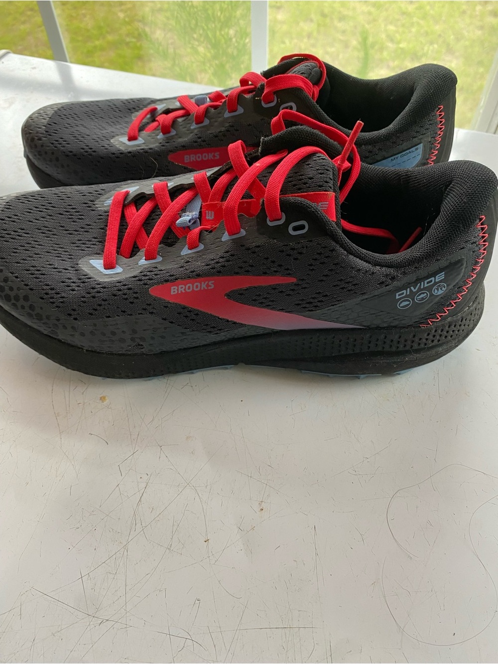 Brooks Divide Running Shoes — Black with Red
